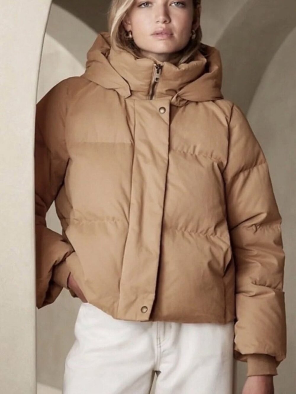 Banana Republic Alps Puffer Jacket in Tan (Size XS)